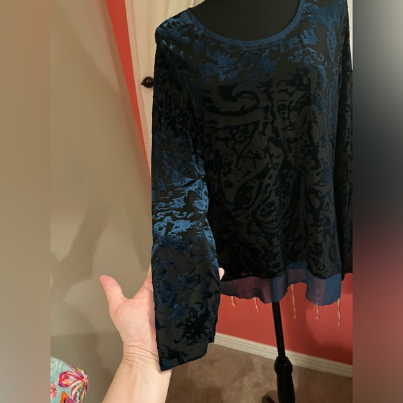 Vera Wang long sleeved Sheer Blue & Black Burnt Velvet blouse size large - Picture 5 of 9